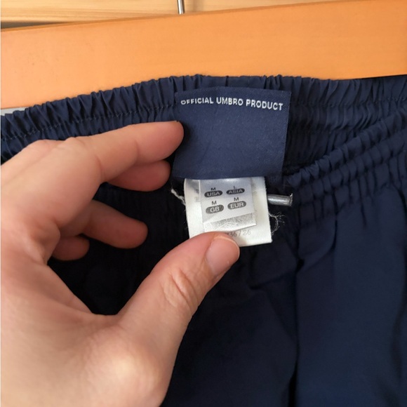 Vintage UMBRO athletic capris - Picture 2 of 5